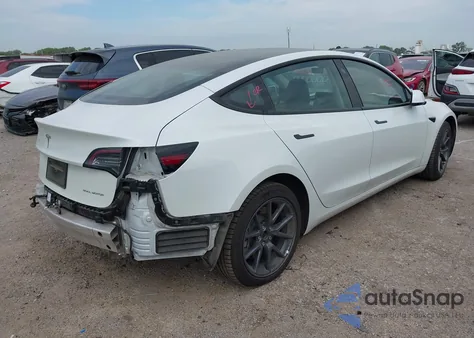 2022 Tesla Model 3 Long Range Dual Motor All-Wheel Drive z USA, uszkodzony, nr VIN 5YJ3E1EB4NF182924